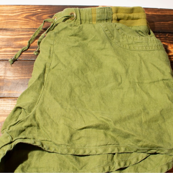 Green guess shorts - Picture 2 of 2